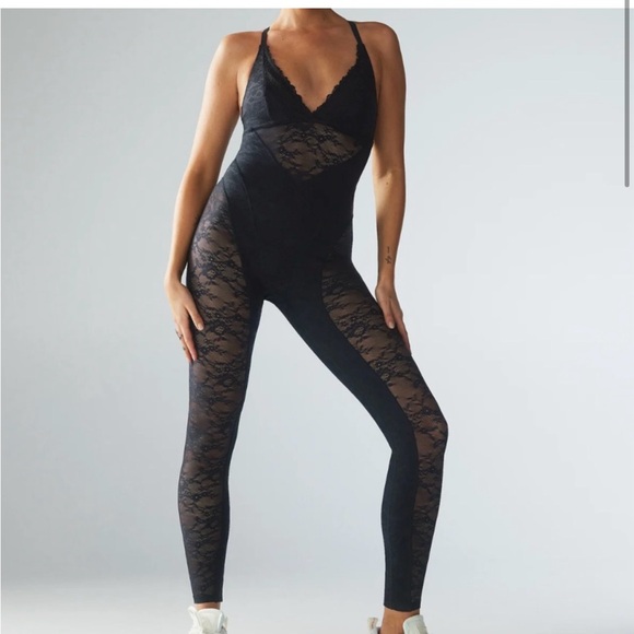 Savage X Fenty Elegant Black Lace Jumpsuit Athletic Activewear Sexy Medium - Picture 1 of 7
